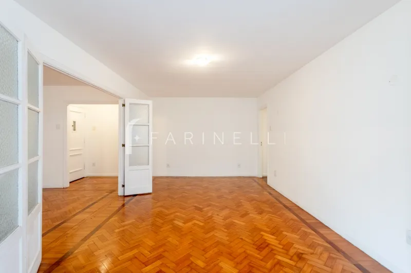 Home office in a 4-bedroom apartment, 196 m² — photo 7