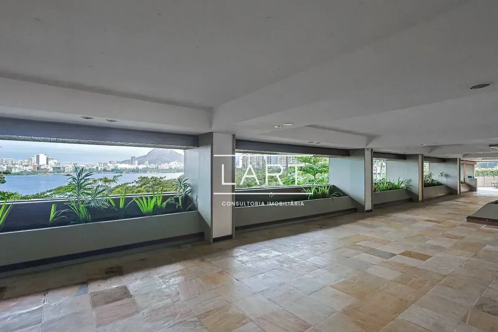 3-bedroom apartment with glassed-in balcony and 160 m² — photo 40
