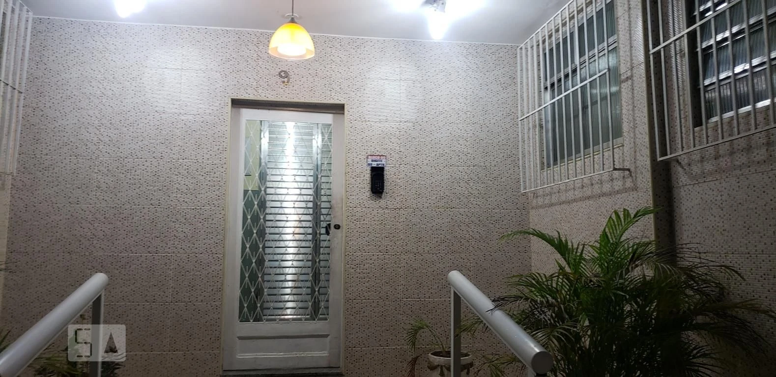 2-bedroom apartment in a building with a gym — photo 4