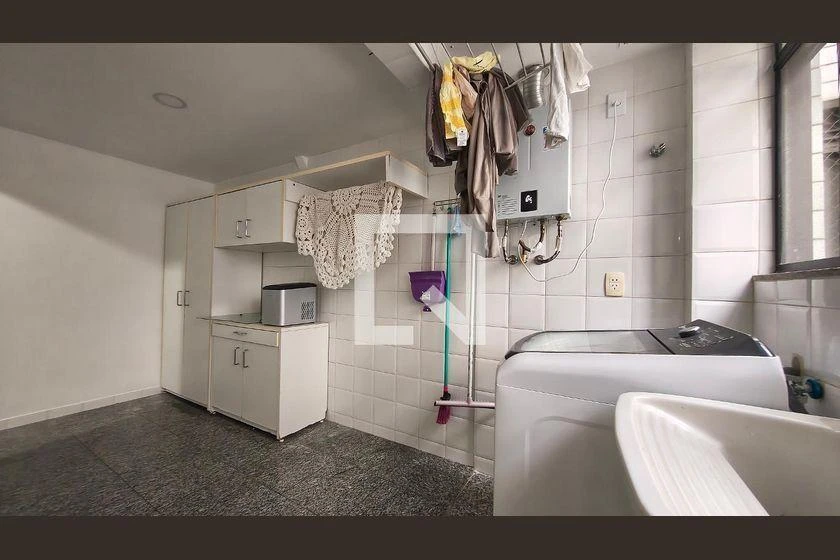 Washing machine in a 4-bedroom apartment, 205 m² — photo 37