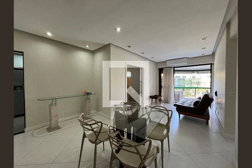 2-bedroom apartment in a building with a gym — photo 12