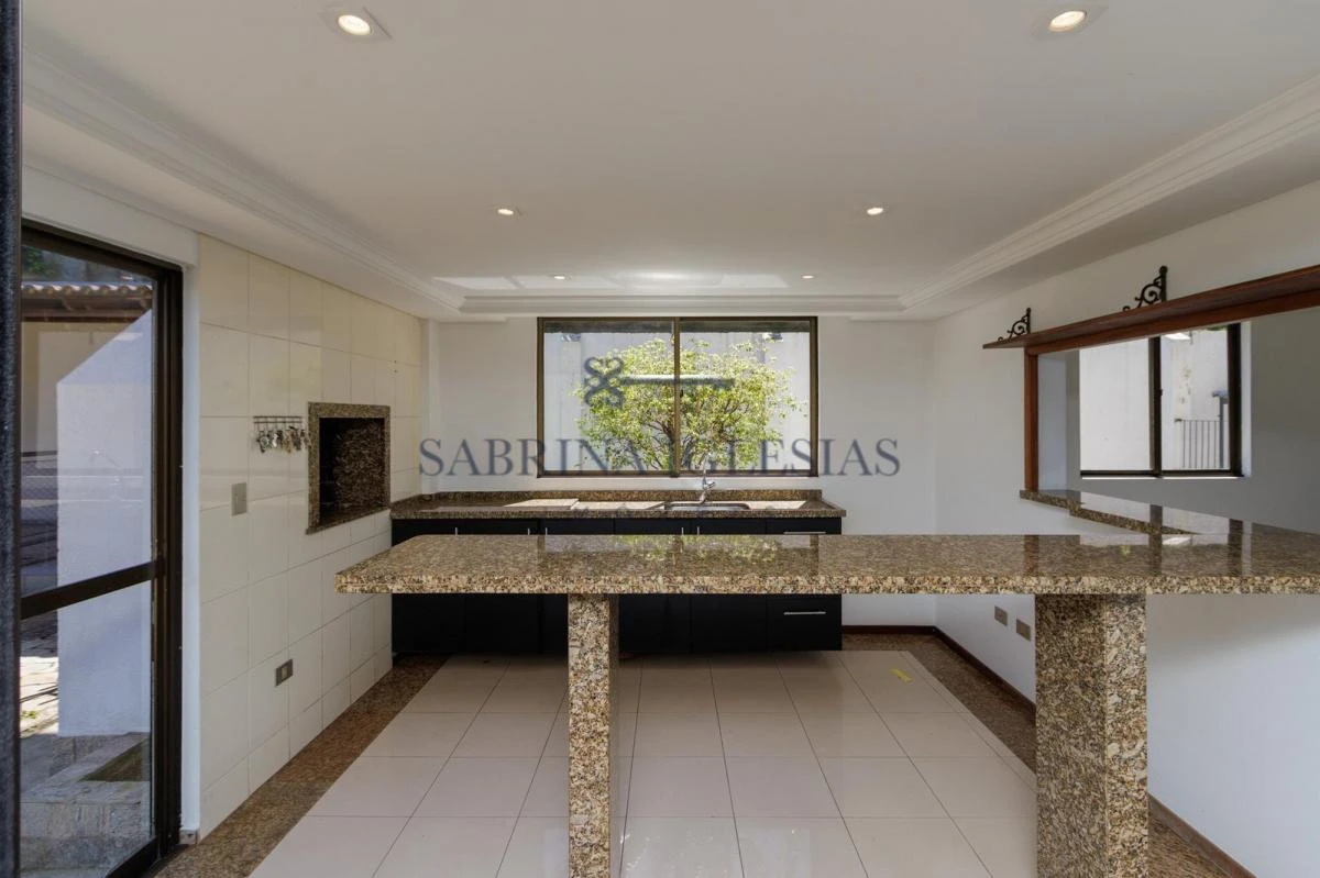 4-bedroom house with a grill on the balcony in Curitiba — photo 22