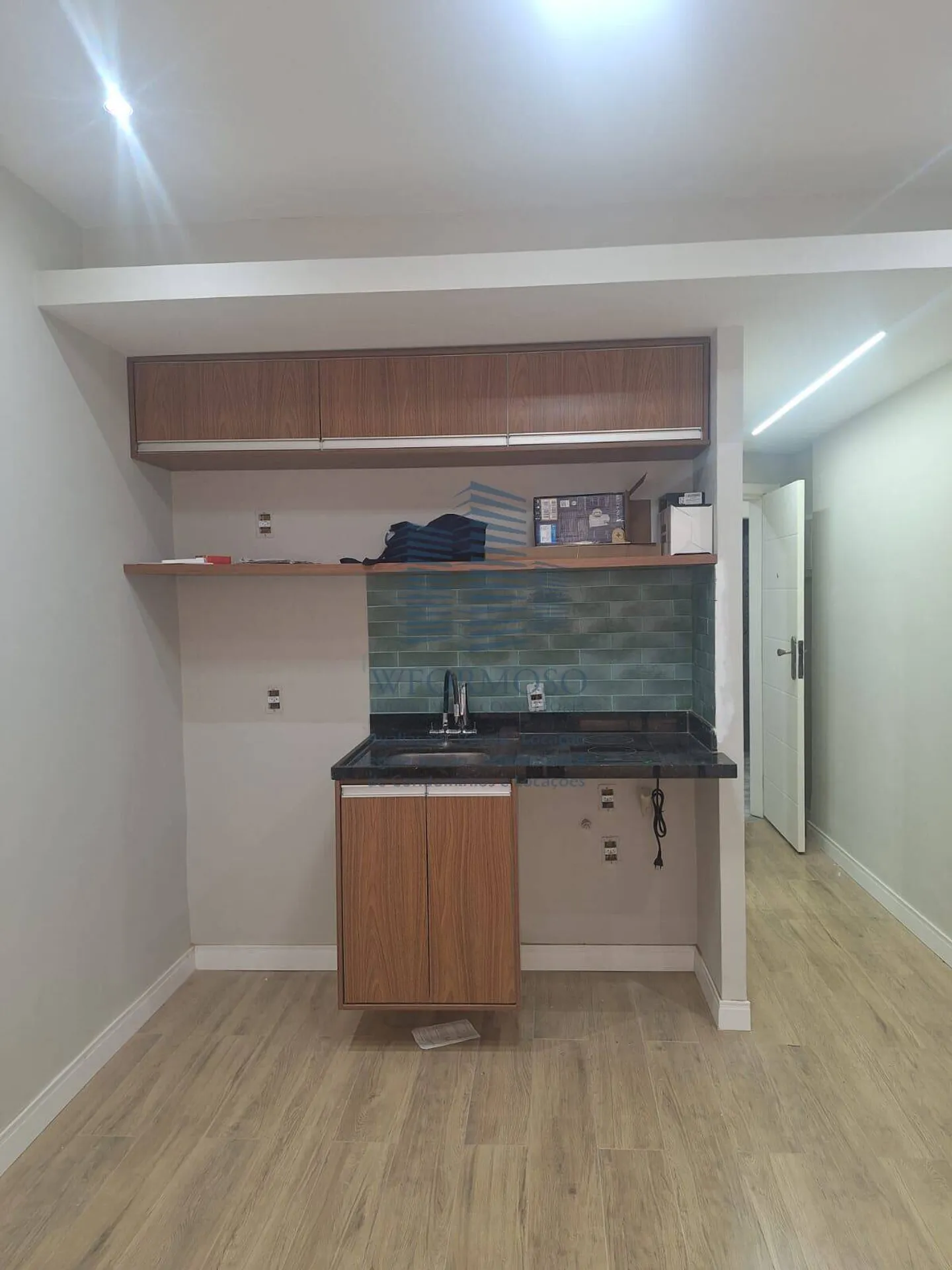 1 quarto e piso de madeira ou laminado: apartamento de 30 m²