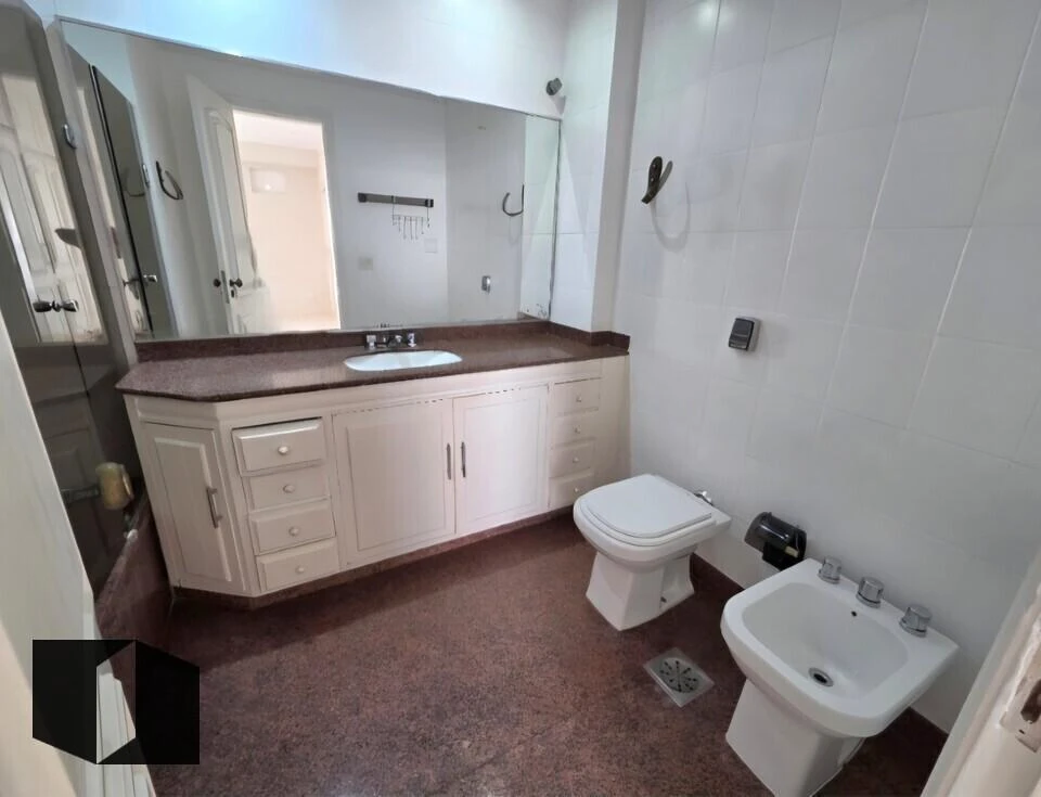 250 m² apartment with 4 bedrooms and 2 parking spaces — photo 10