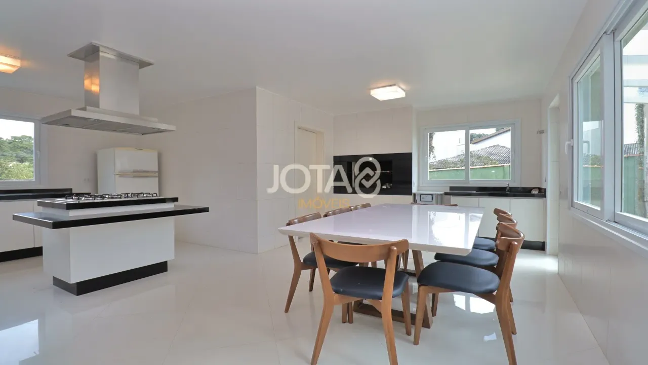 House with 5 bedrooms and a balcony in 370 m² — photo 7