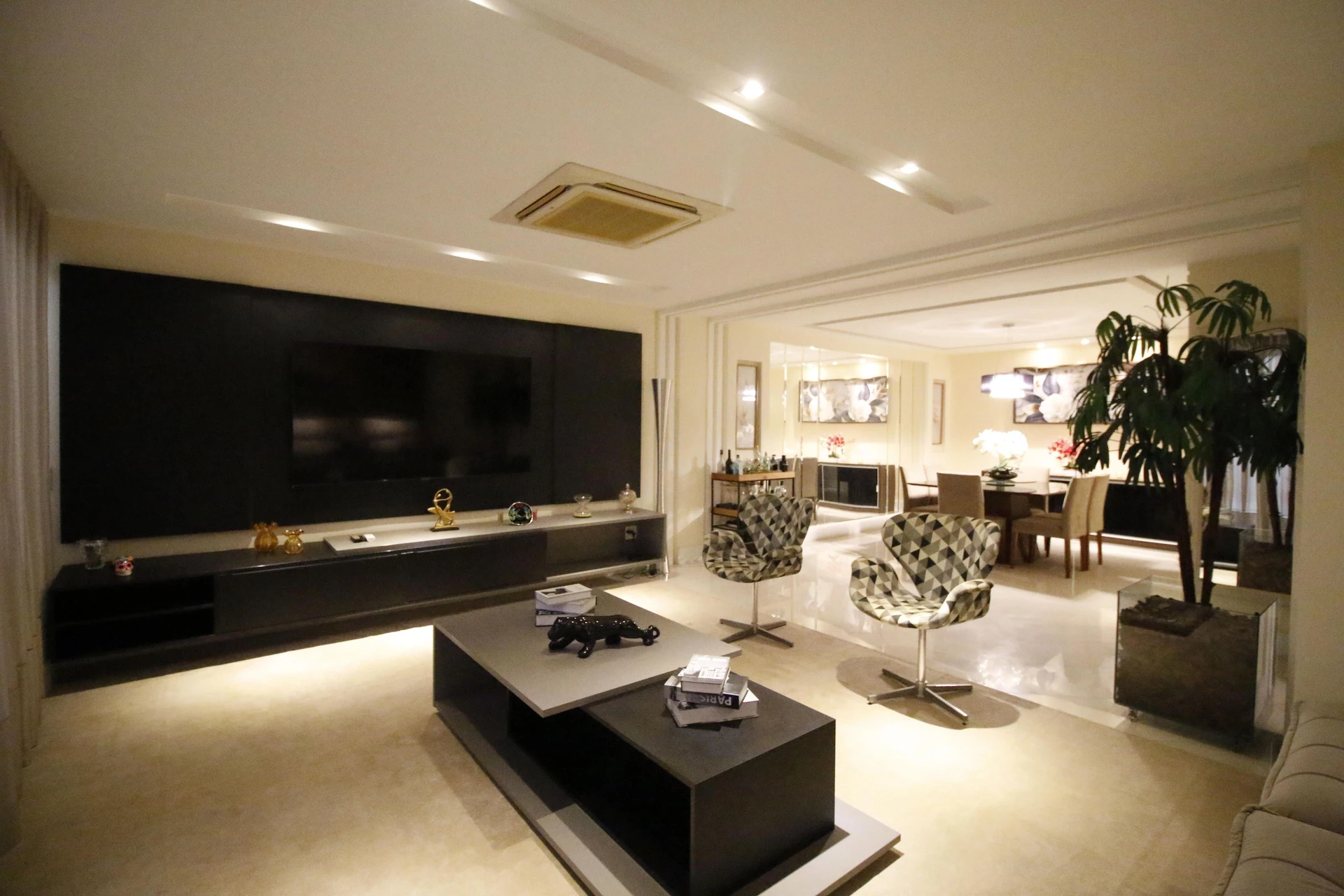 Furnished house, 230 m², with a glass-enclosed balcony — photo 28