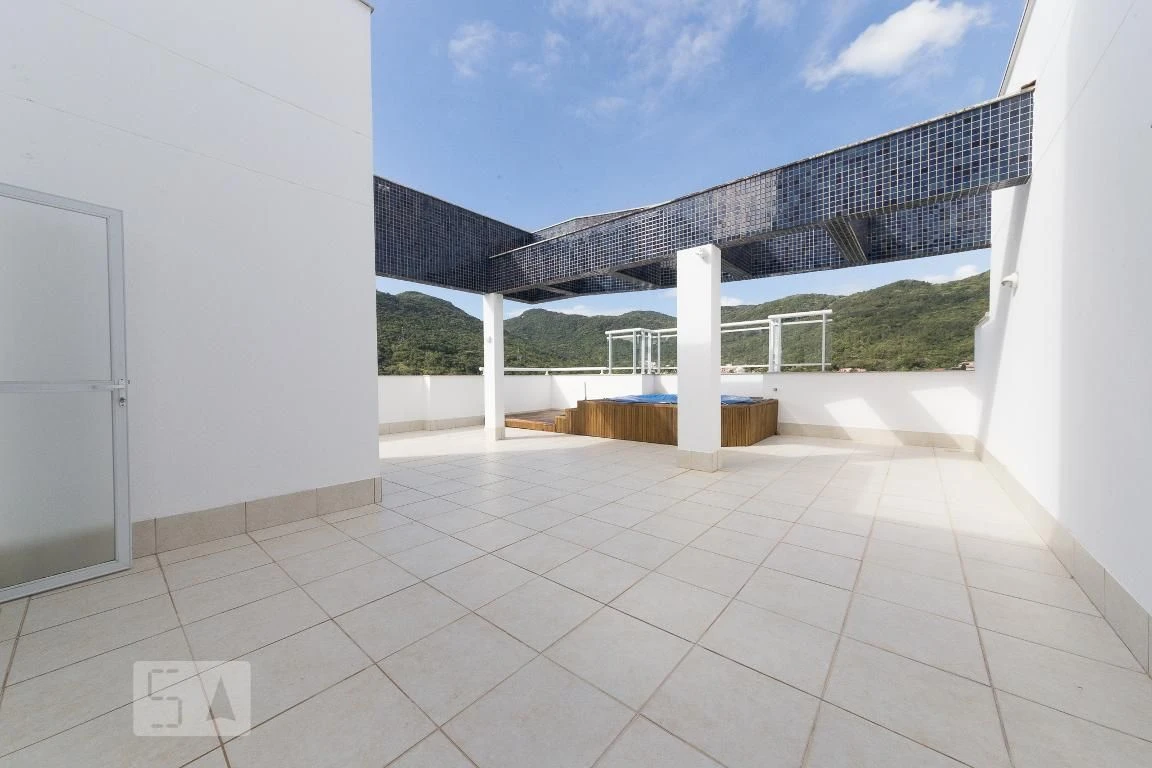 Glass-enclosed balcony in a 2-bedroom apartment, 189 m² — photo 6
