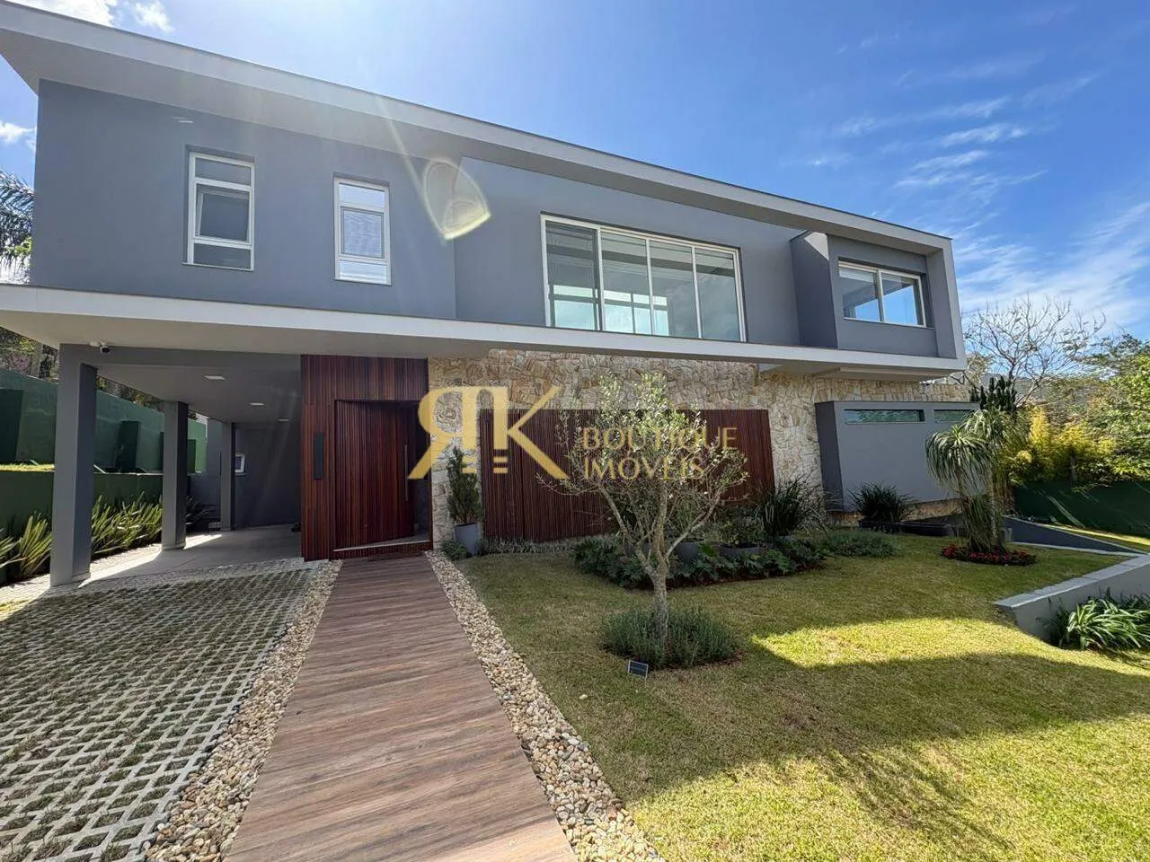 House with 4 en-suite bedrooms and a private pool — photo 9