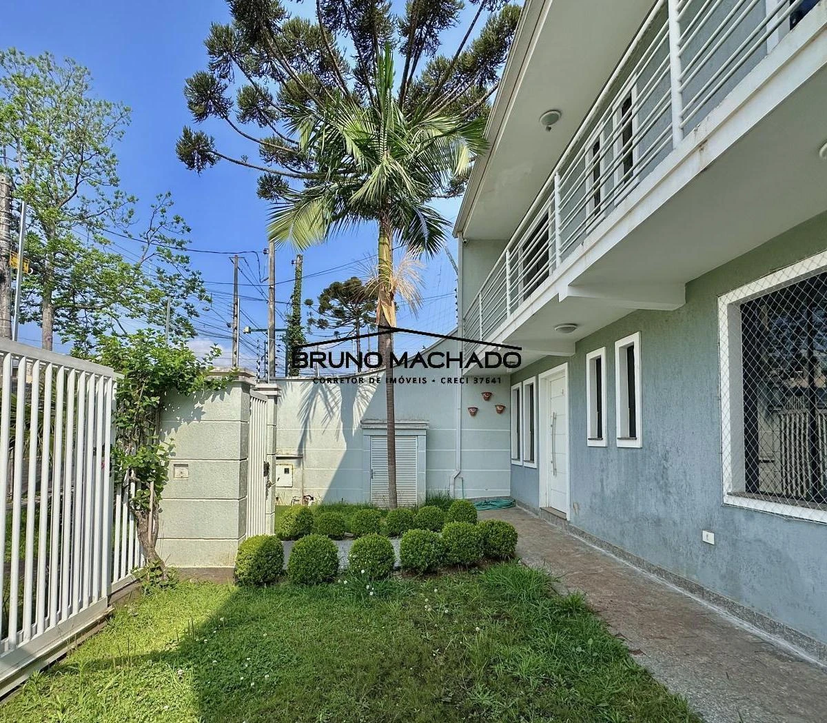 3-bedroom house with a walk-in closet in Curitiba — photo 29