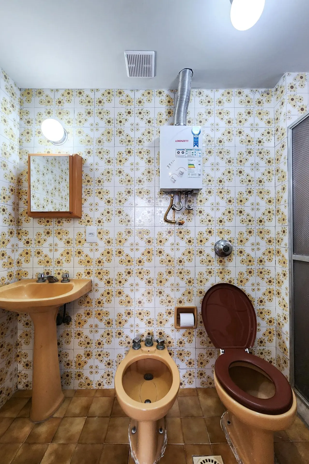 2-bedroom apartment in a building with a pool — photo 15