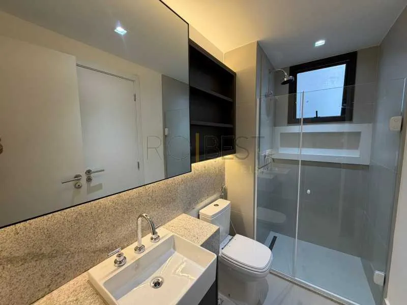 Furnished apartment with 3 suites and glass balcony — photo 15