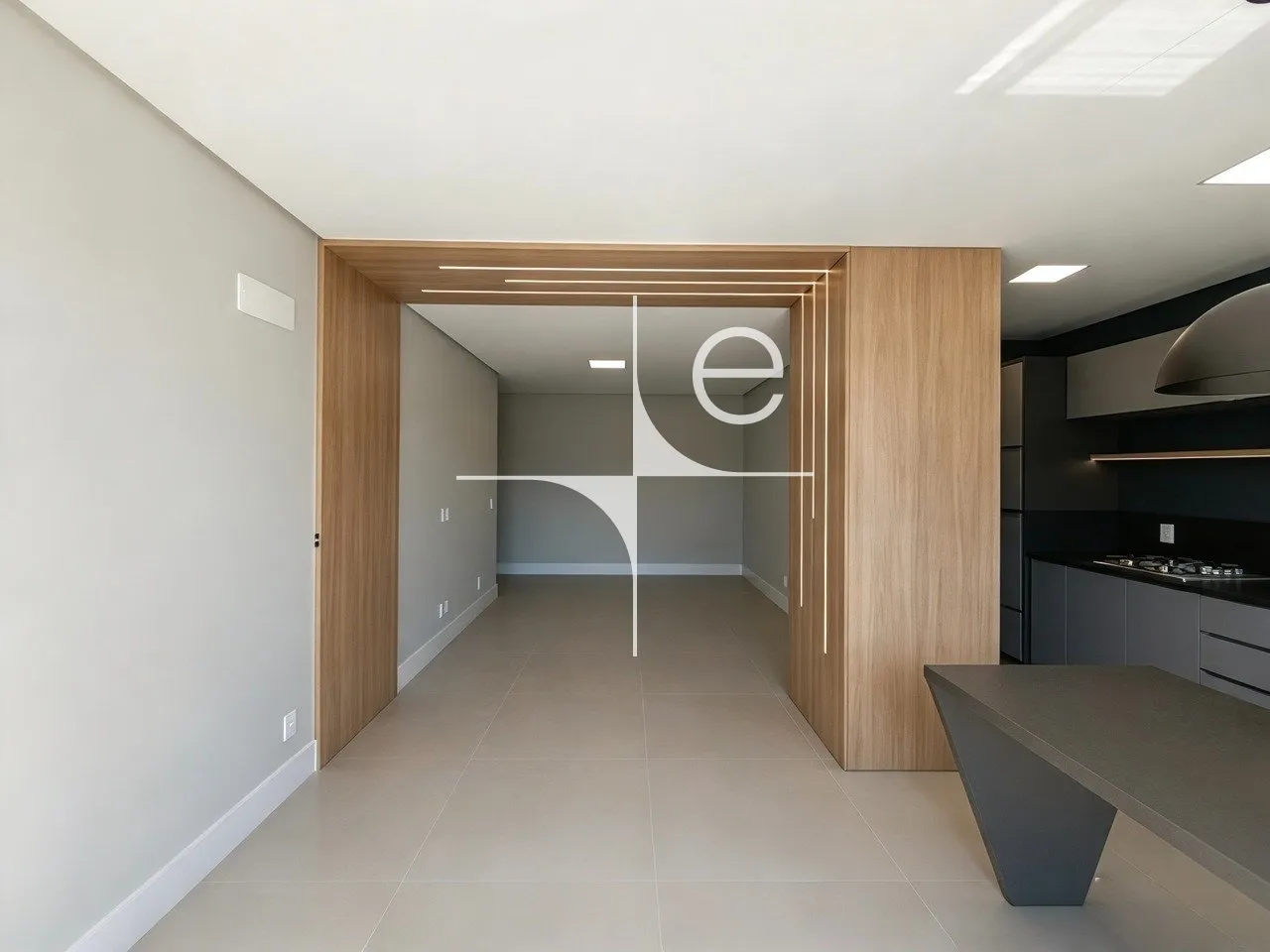Glass-enclosed balcony in a 3-bedroom apartment, 150 m² — photo 35