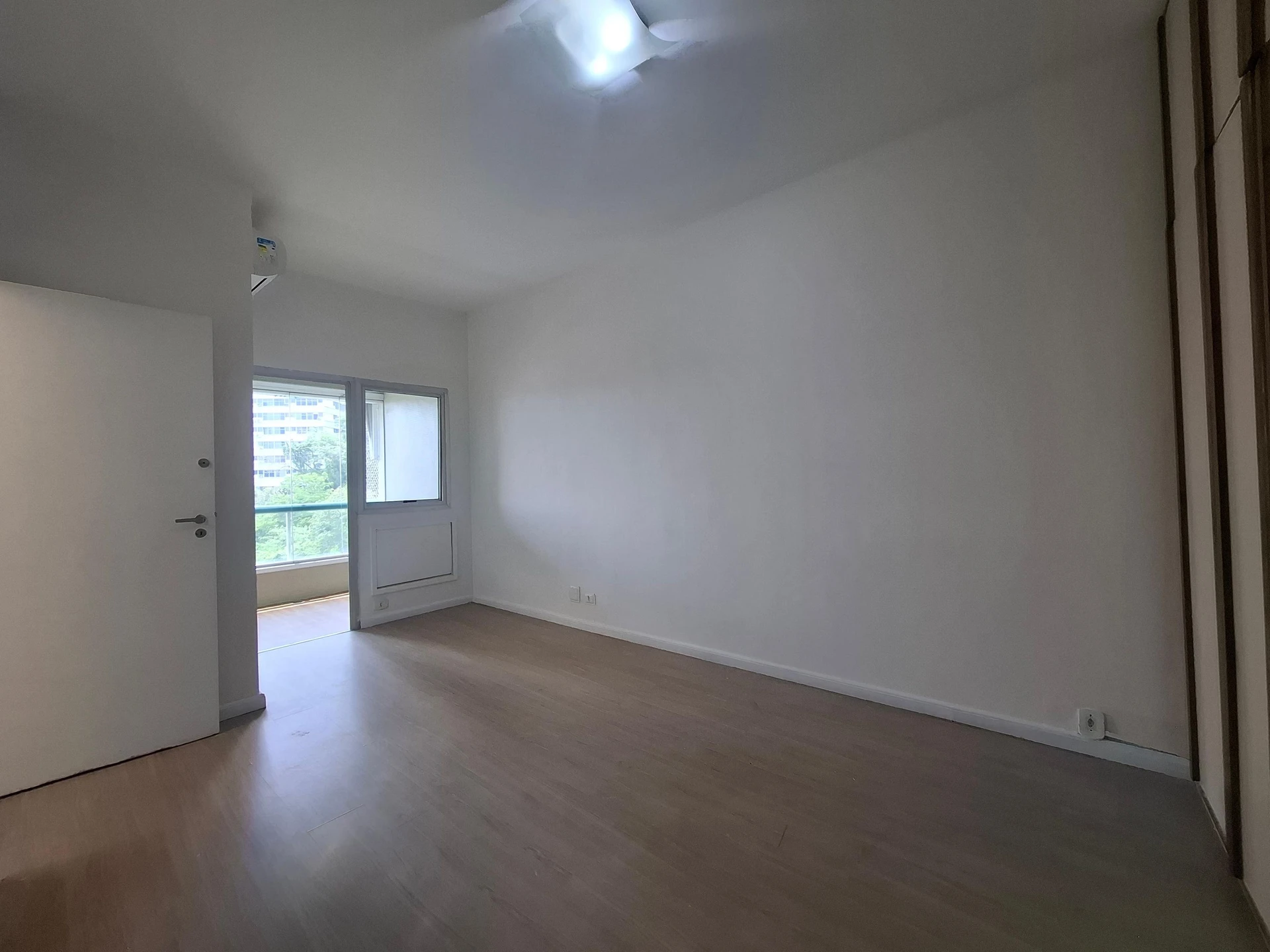 2 quartos e janelas do piso ao teto: apartamento de 75 m² — photo 27