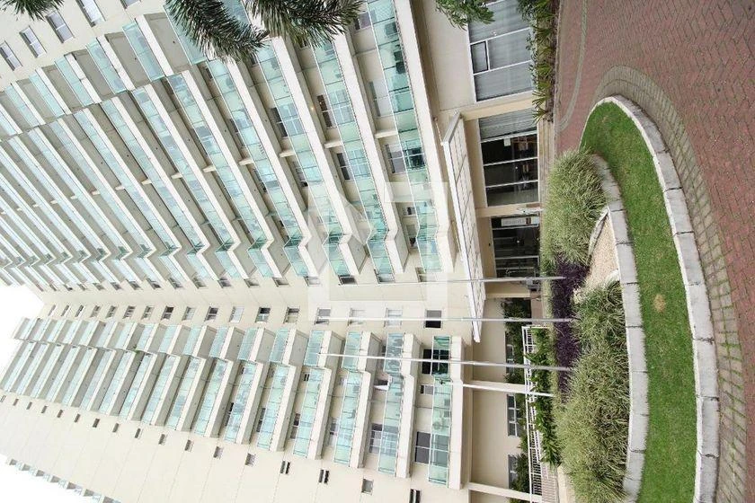 1-bedroom apartment with a glassed-in balcony — photo 55