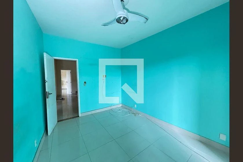 3-bedroom house with a walk-in closet — photo 10