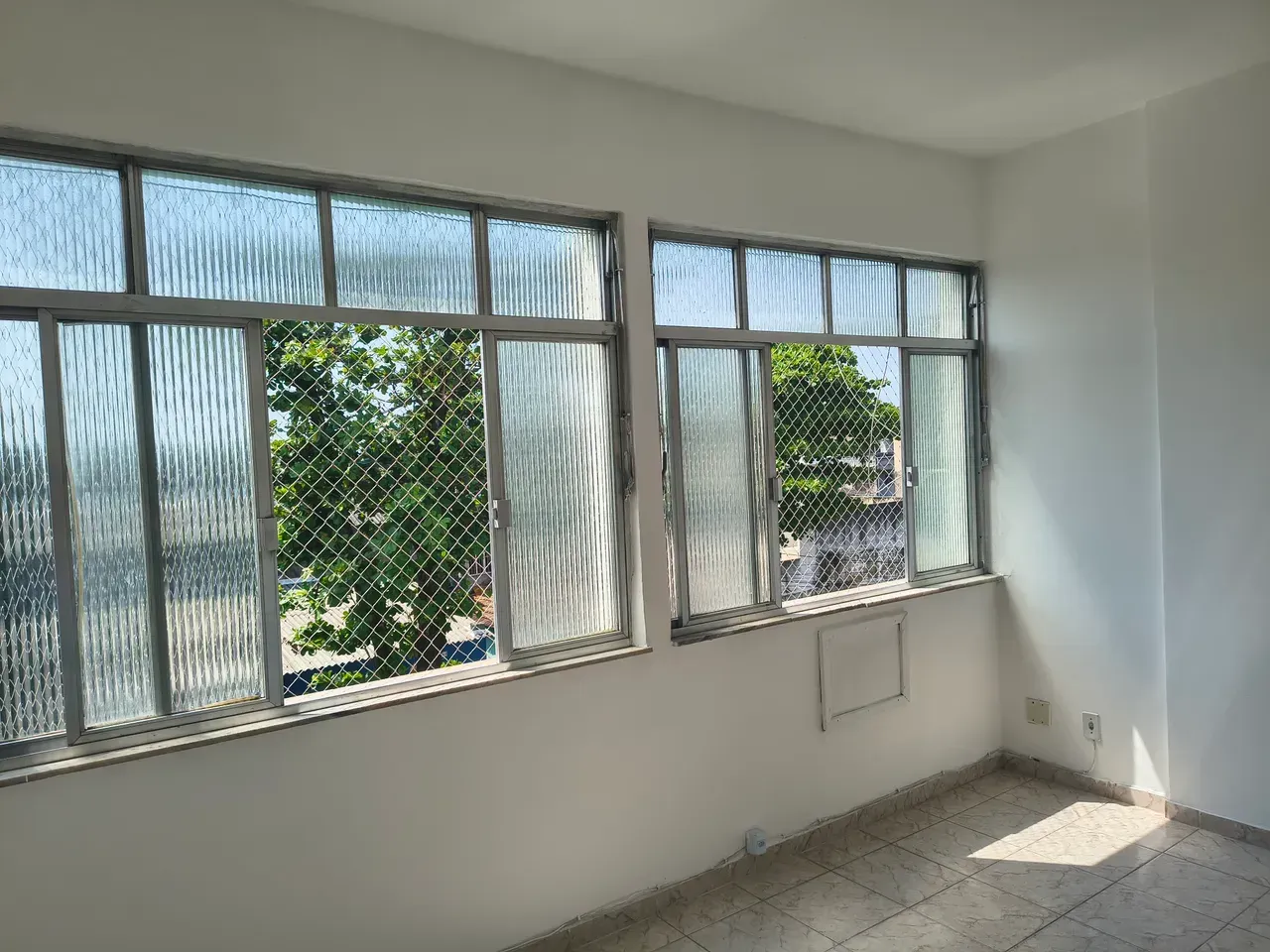 2-bedroom 2-bath apartment with 1 parking space