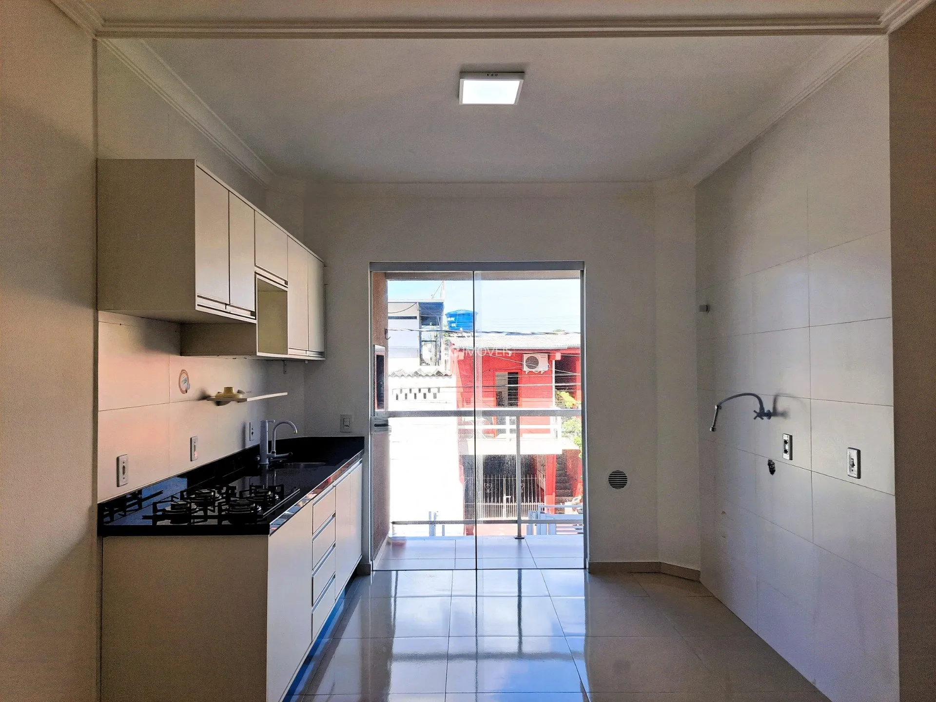 95 m² apartment with open-plan gas kitchen — photo 2