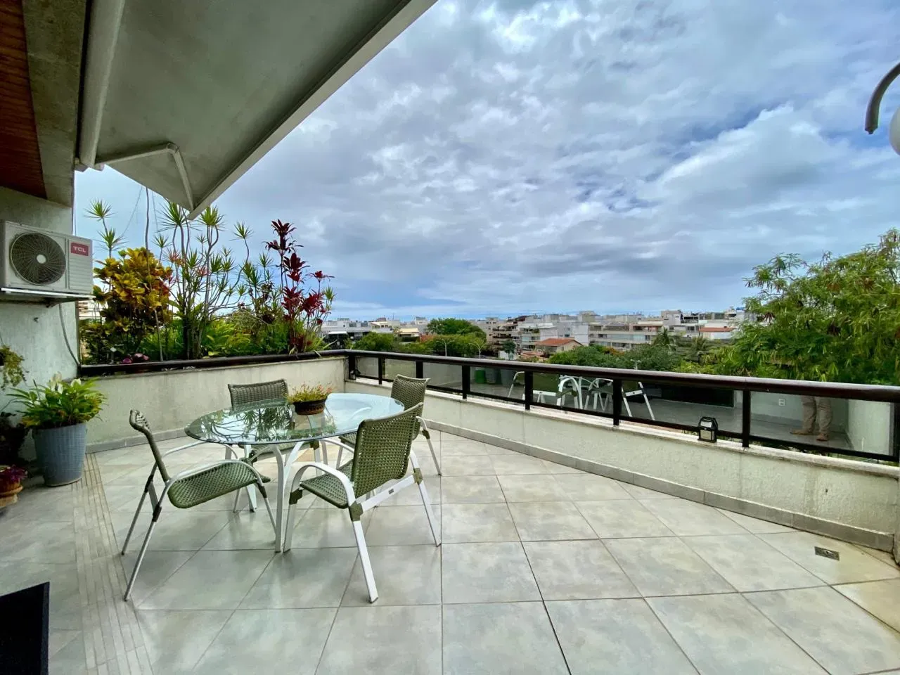 Furnished 369 m² apartment with a closed kitchen — photo 48