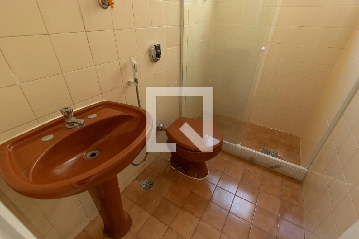 3-bedroom apartment in a building with a gym — photo 15