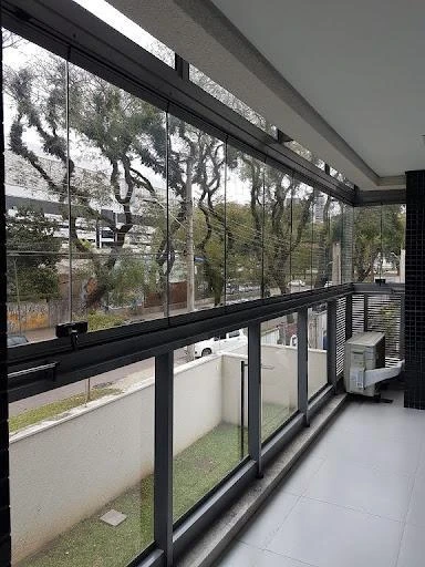 3-bedroom apartment with a glass-enclosed balcony — photo 6