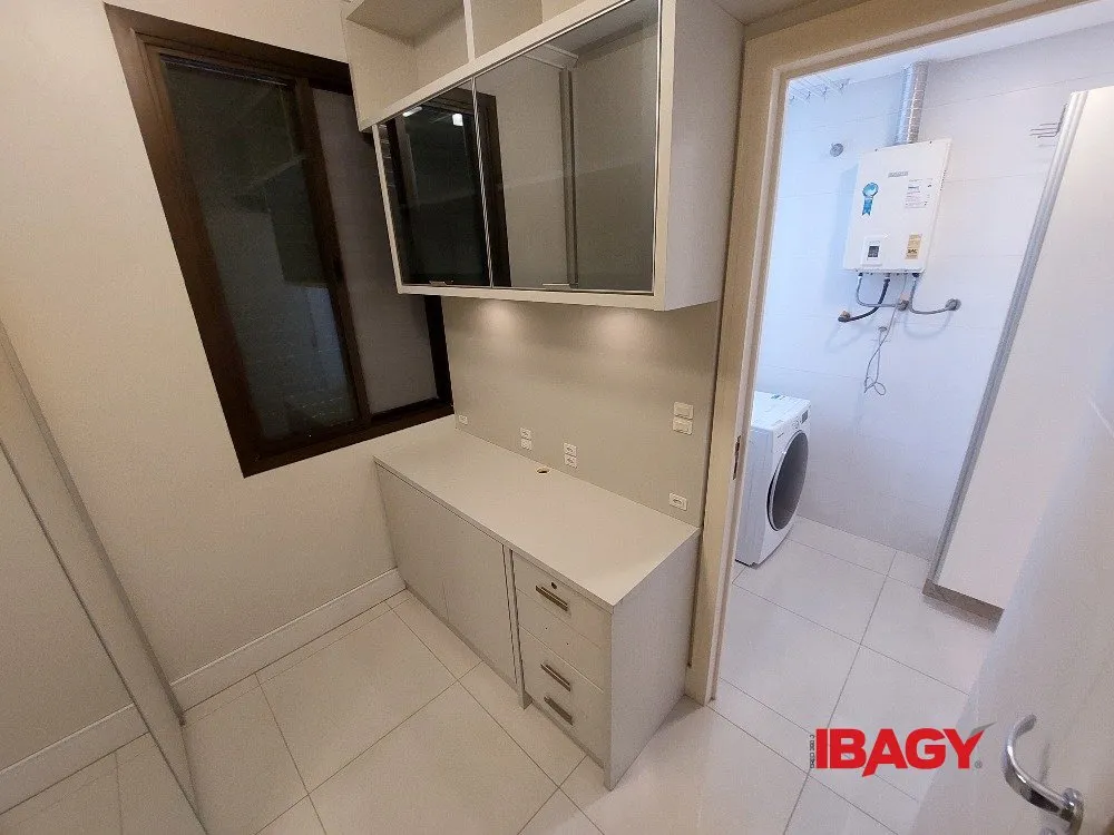 Furnished apartment, 146 m², with a home office — photo 22