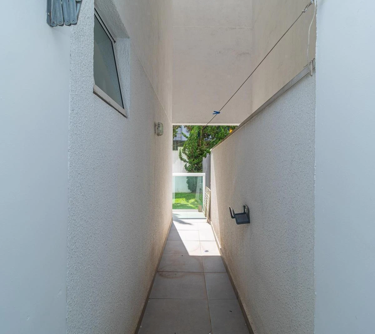 2-bedroom apartment with balcony and open-plan kitchen — photo 4