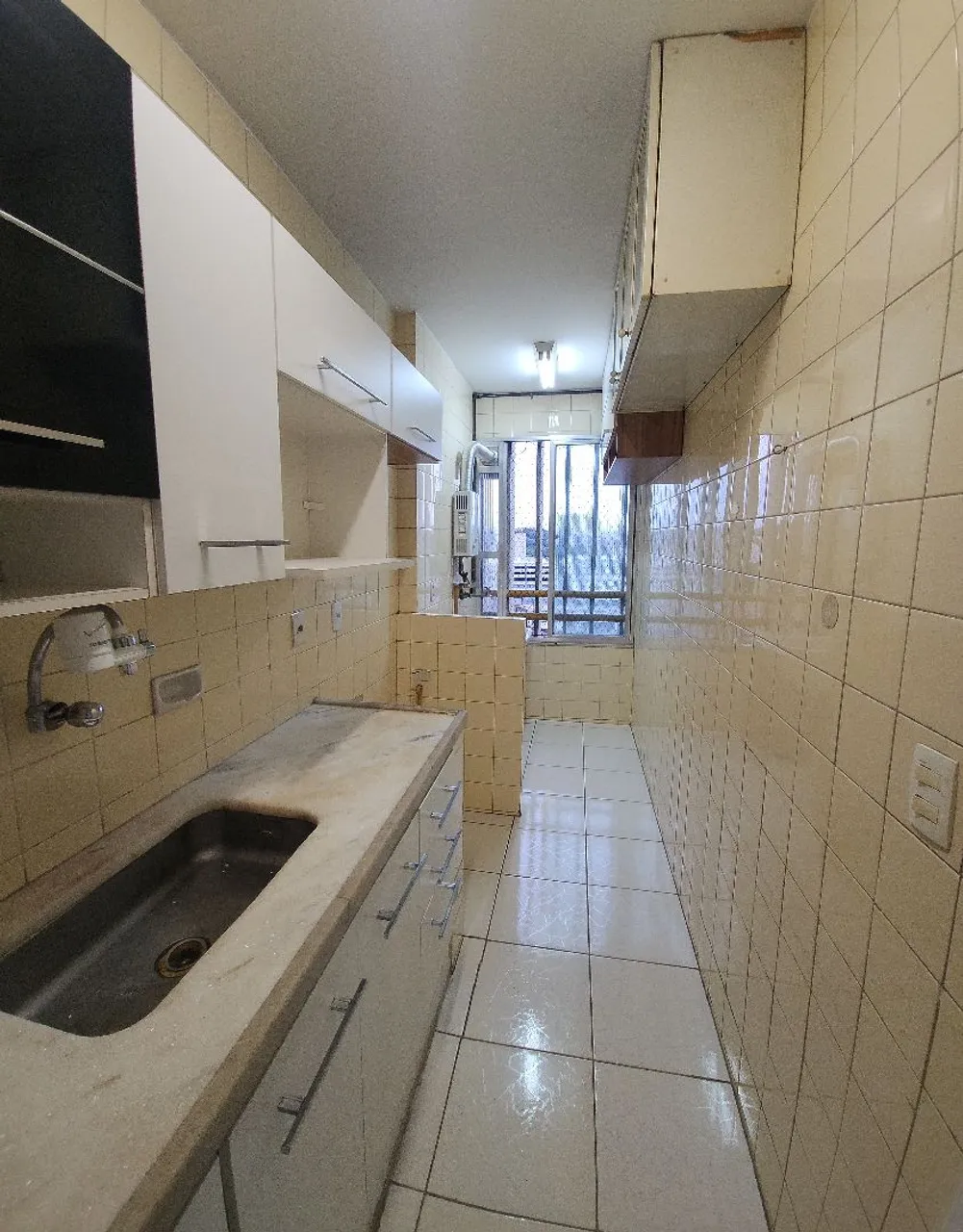 2-bedroom apartment in a building with a gym — photo 10