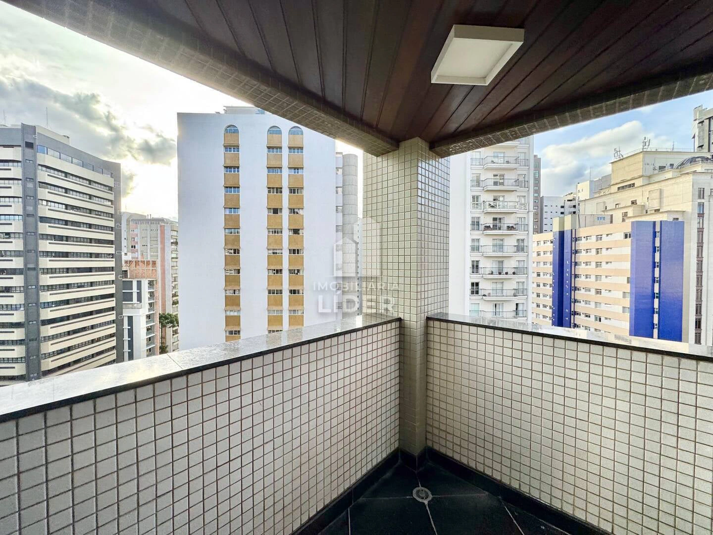 Apartment with 4 bedrooms and 3 parking spots, balcony — photo 20