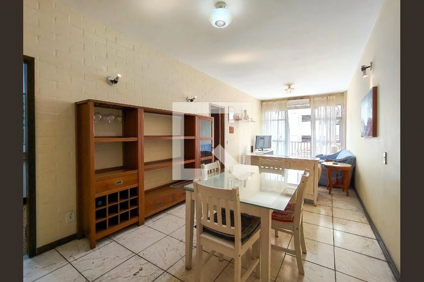 Rental apartment with 3 bedrooms and 2 balconies