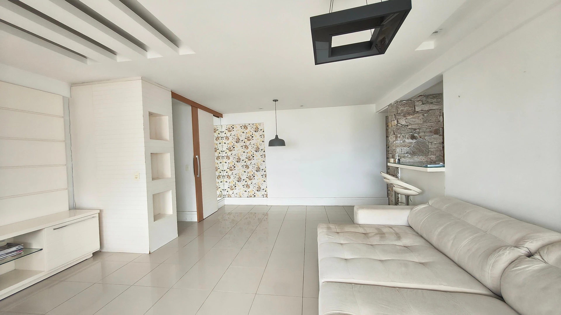 Apartment, 98 m², with a glass-enclosed balcony — photo 23