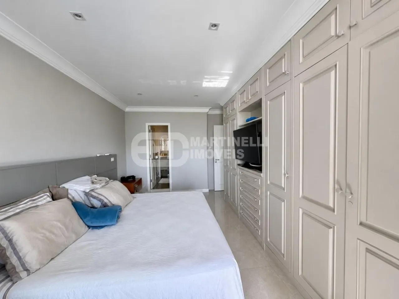 Furnished apartment with 4 bedrooms and open-plan kitchen — photo 10