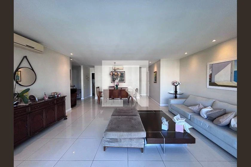 206 m² apartment with 4 en-suite bedrooms and glass balcony — photo 29