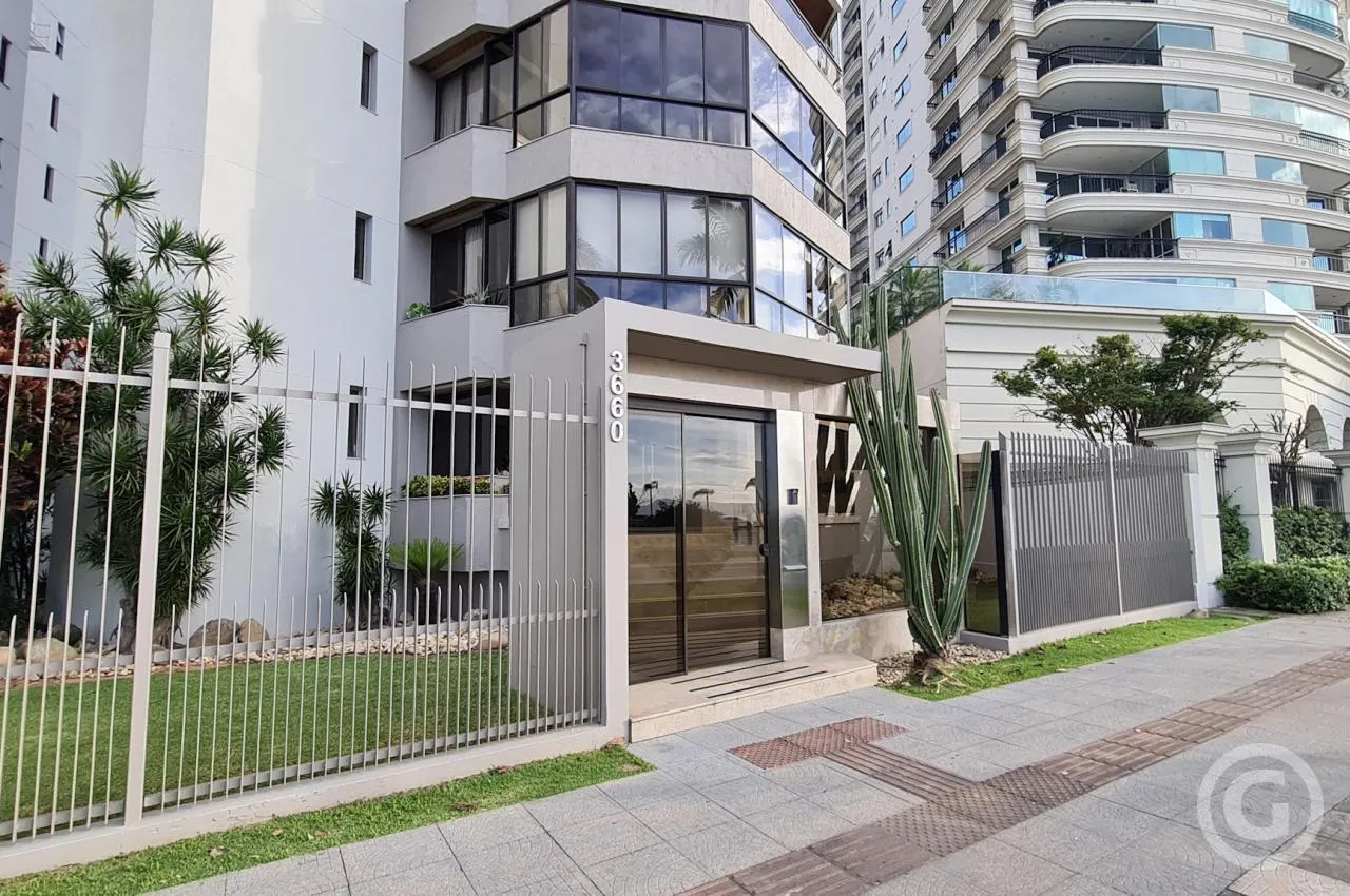 3-bedroom apartment with floor-to-ceiling windows — photo 7