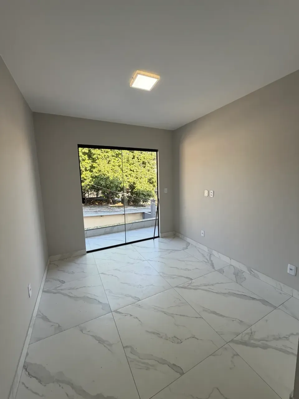 1-bedroom apartment with a separate kitchen