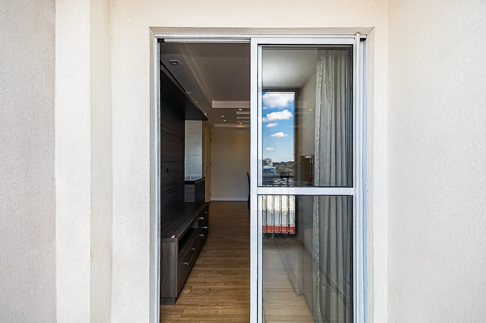 2-bedroom 63 m² apartment with a glass balcony — photo 20