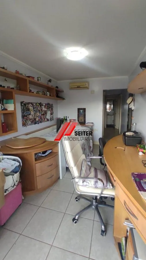 Rental house with 5 bedrooms and an open-plan kitchen — photo 76