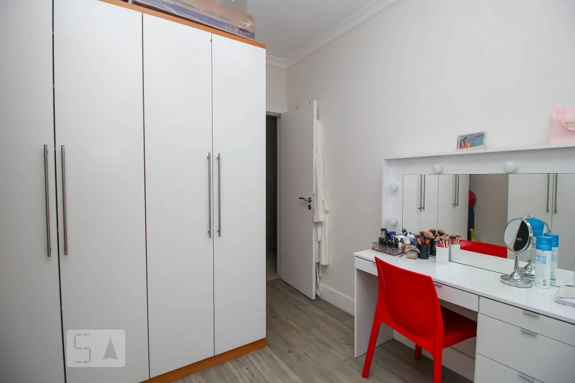 3-bedroom apartment with a glass-enclosed balcony — photo 78
