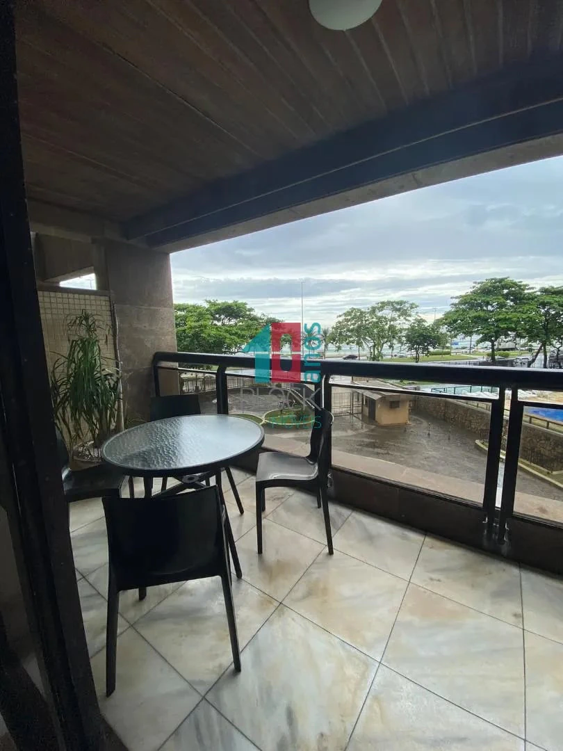144 m² apartment with a home office and a water view — photo 23