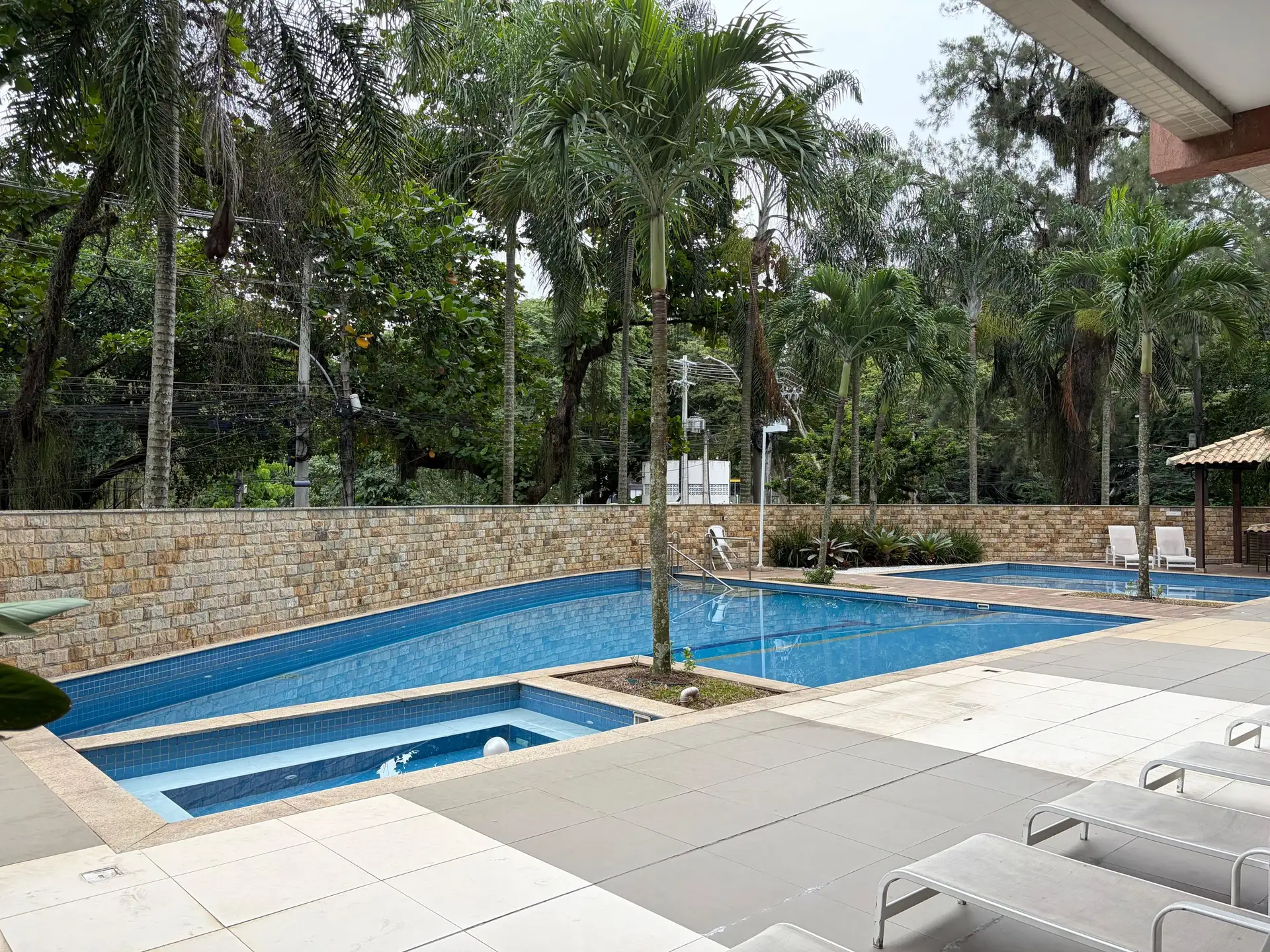 Furnished apartment, 112 m², with a glass-enclosed balcony — photo 22