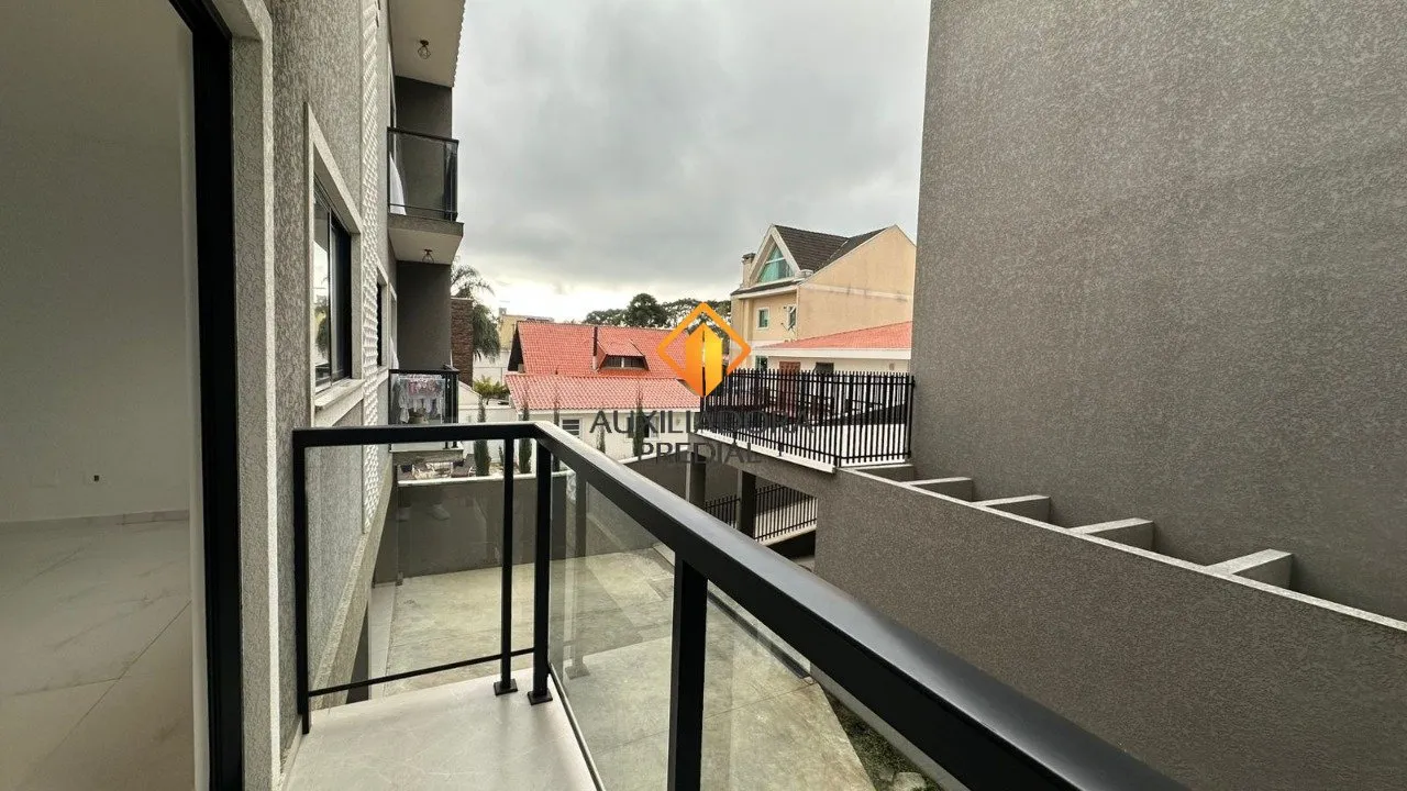 House with 3 bedrooms and a balcony — photo 9
