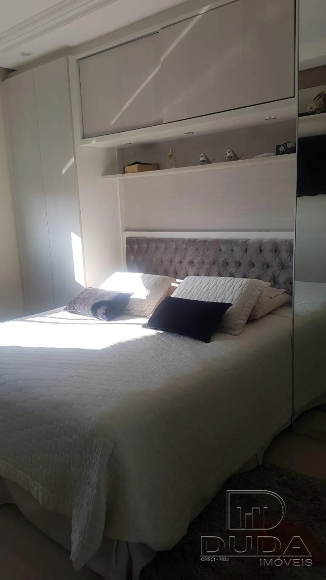 Apartment on the 11th floor with a glass-enclosed balcony — photo 9