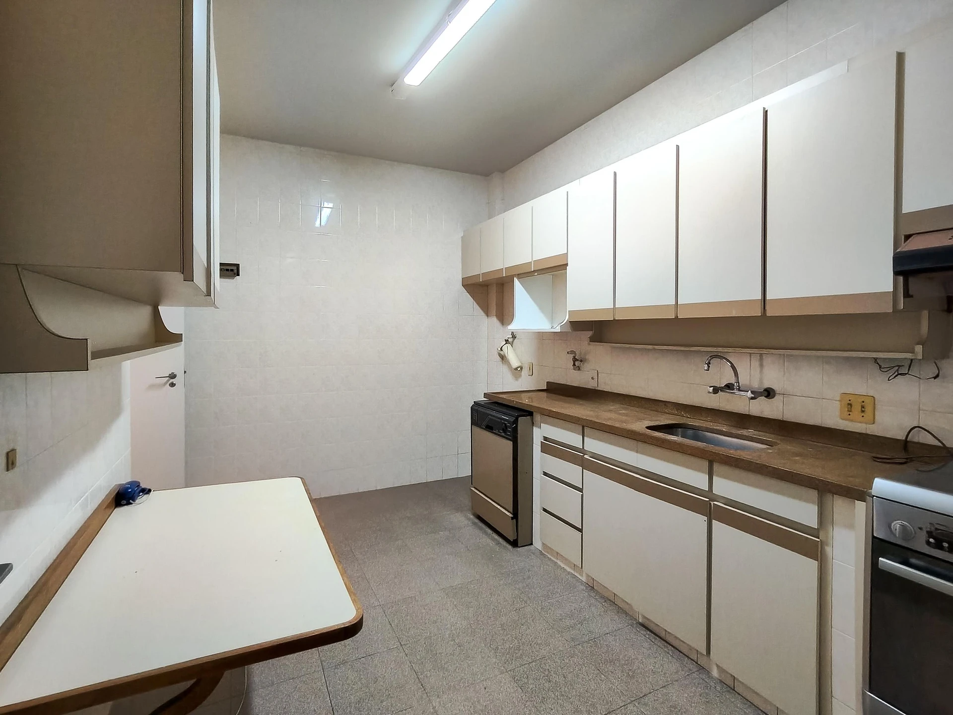 Furnished 4-bedroom apartment with 3 bathrooms — photo 51