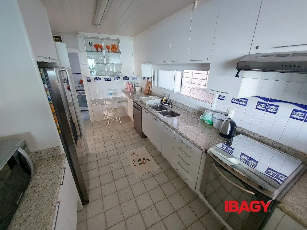 Меблированный дом 518 м² с 5 спальнями и 4 суитами — photo 17