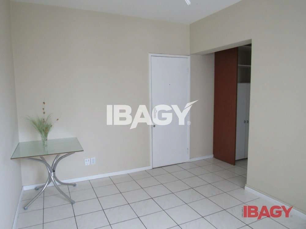 Unfurnished 1-bedroom apartment with 1 parking spot — photo 3