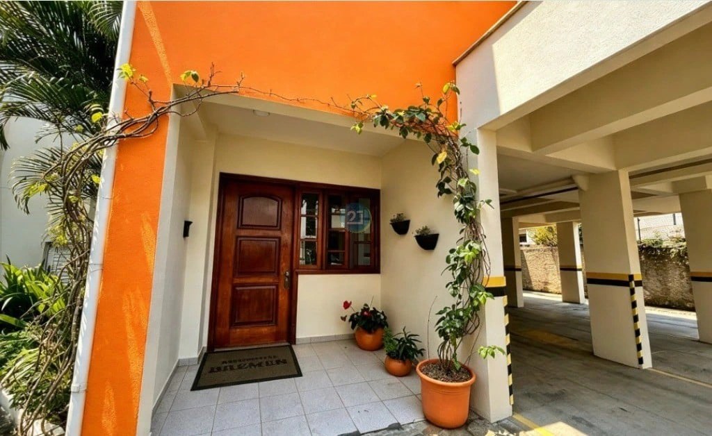 3-bedroom apartment in a building with a pool — photo 16