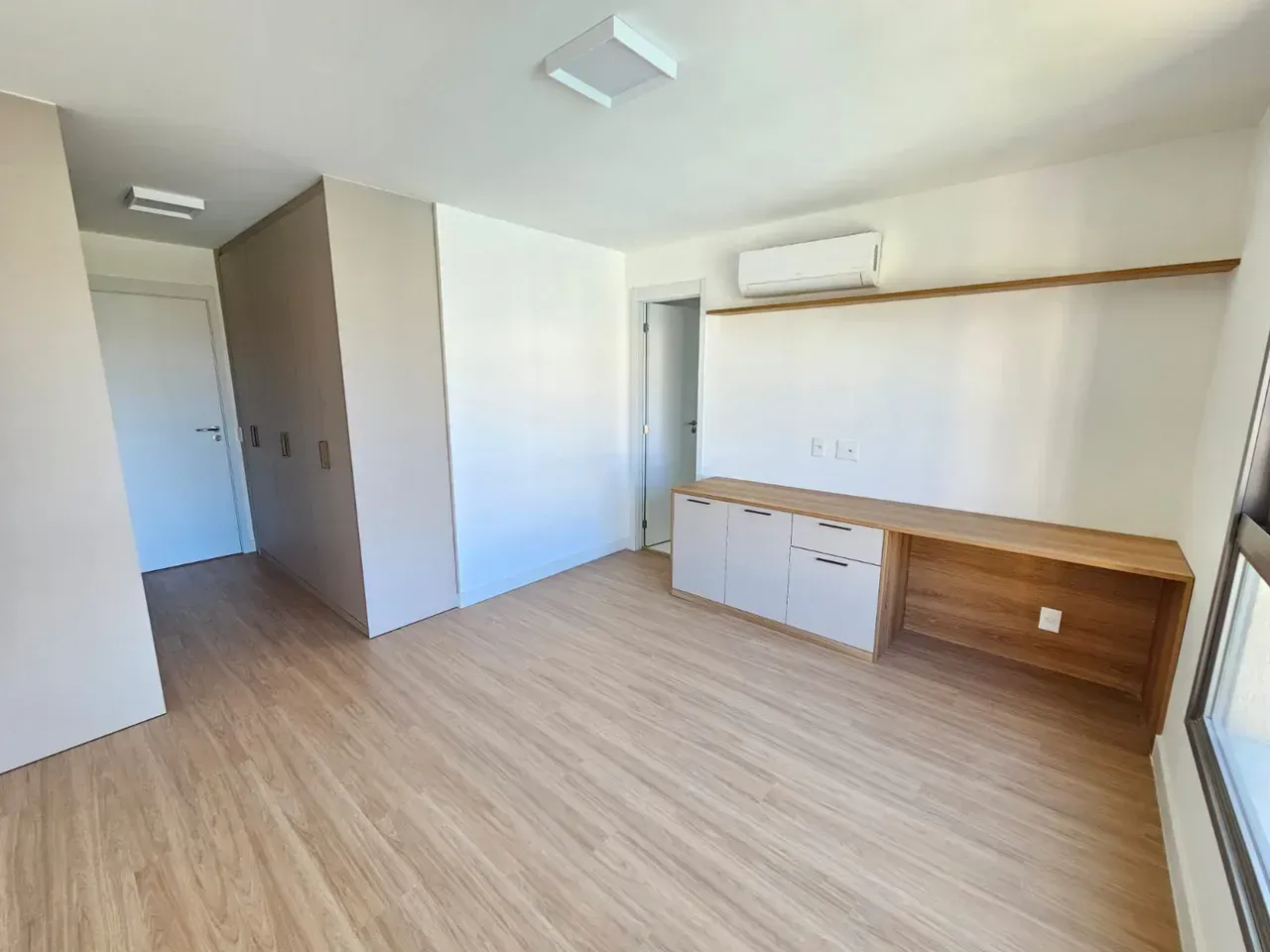 Apartamento de 156 m² com 4 quartos e 5 banheiros — photo 2