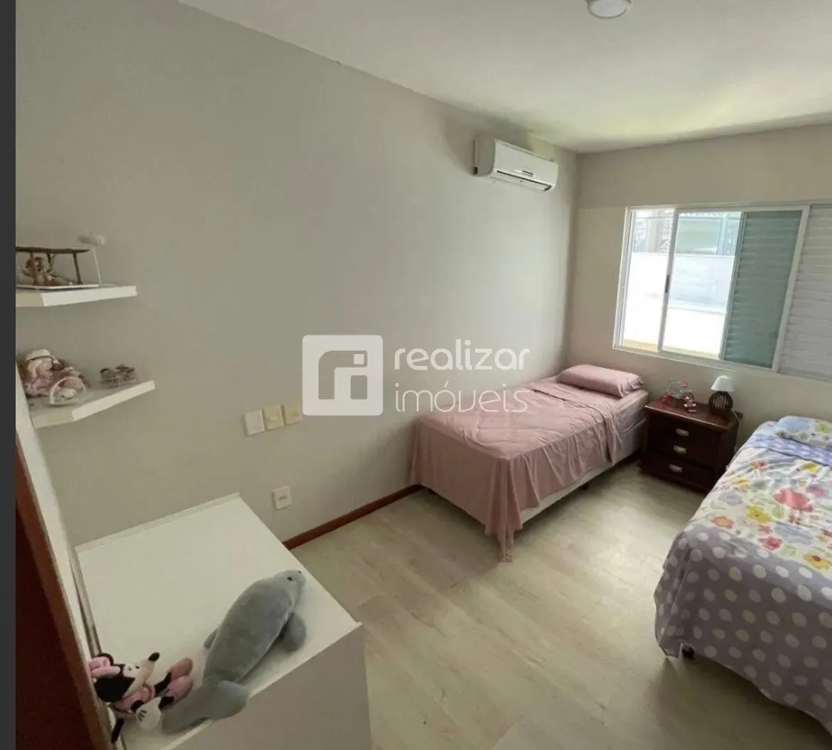 House with 6 bedrooms and 450 m² plus 3 parking spaces — photo 10