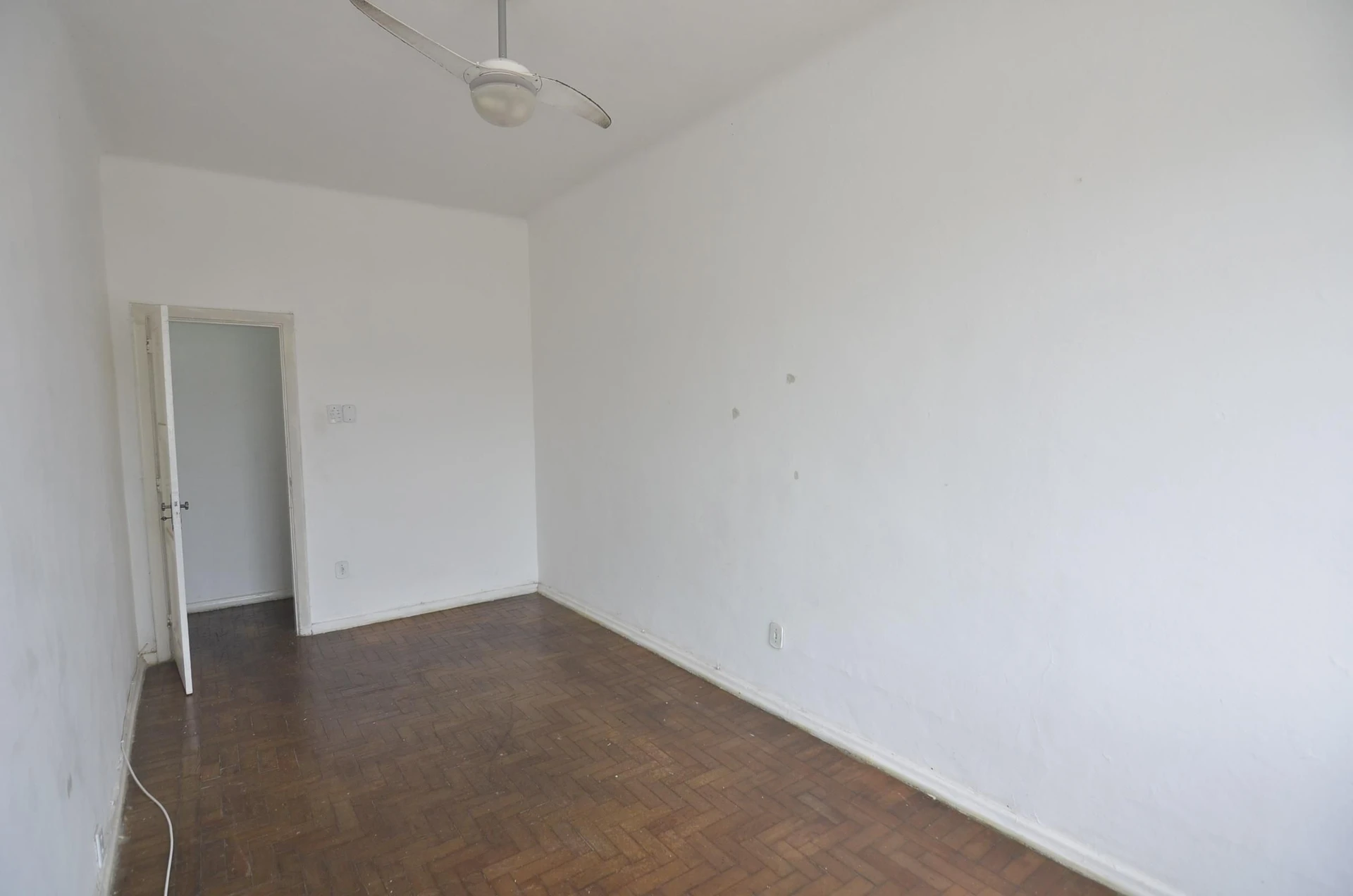 Apartment, 85 m², with wood or laminate floors — photo 18