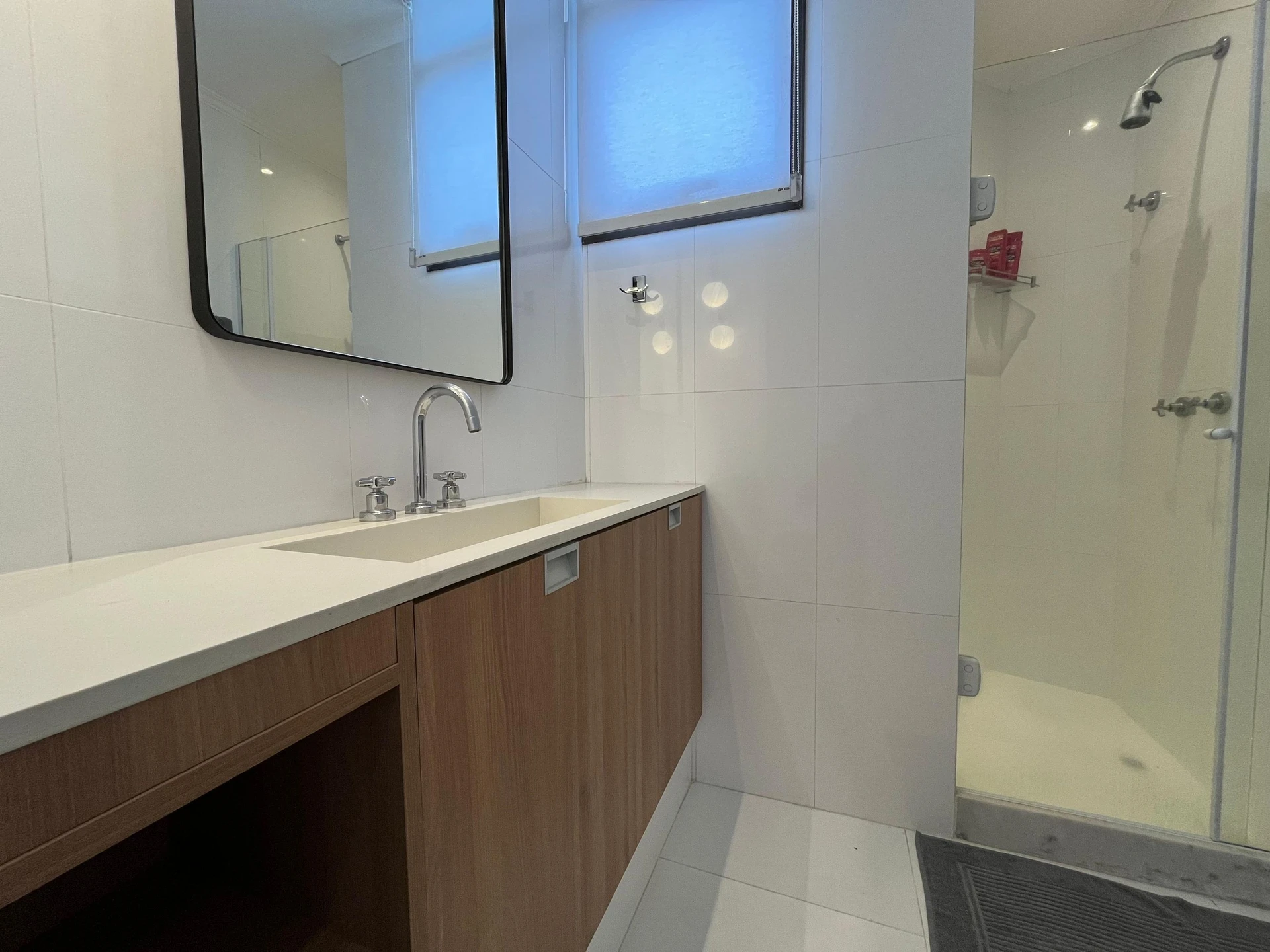 Glass-enclosed balcony in a one-bedroom apartment, 56 m² — photo 13