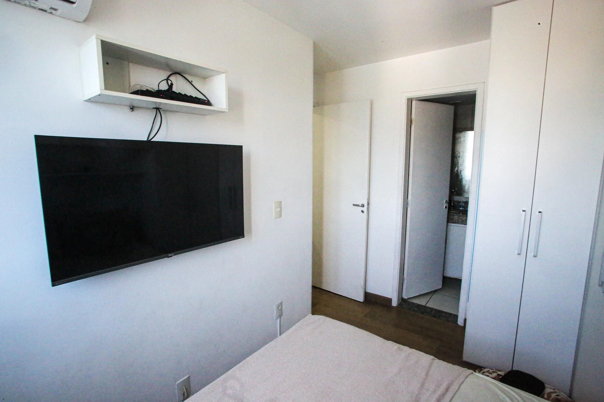 Home office in a 2-bedroom apartment, 54 m² — photo 4